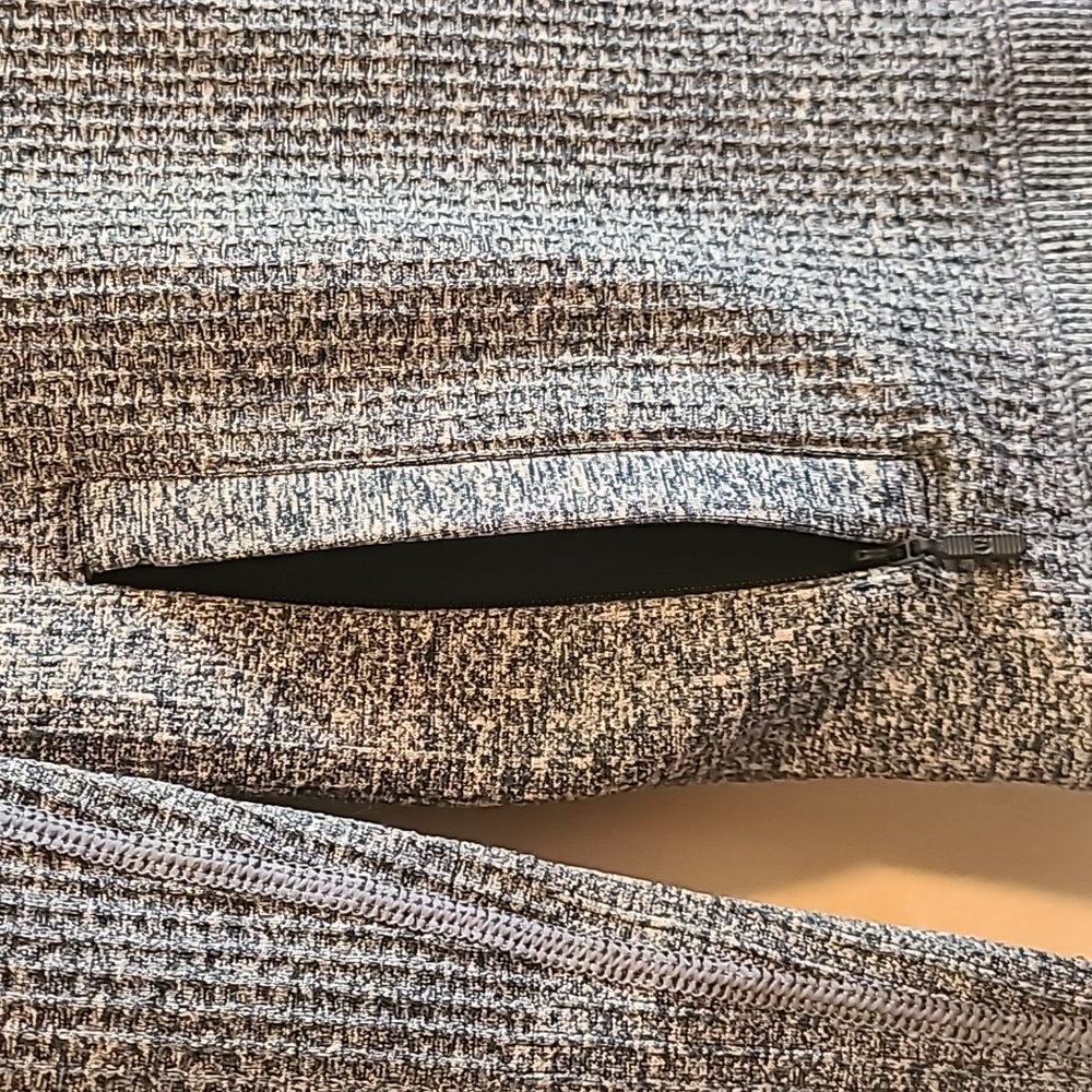 Lululemon Atletica Long Sleeves Active Top, Size 2, Color Light Blue 👌 ✨️ 😀 - Picture 3 of 16